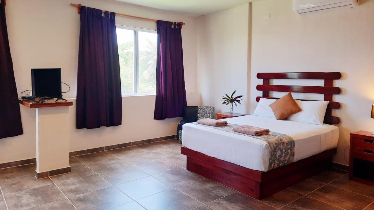 Porto Coral Hotel & Suites Chetumal Kültér fotó